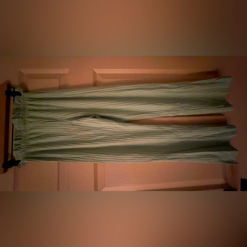 This is a Zara pair of stylish pants for ages around 11-12.